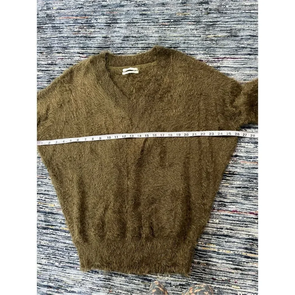 Urban Outfitters olive green v neck fuzzy sweater size S